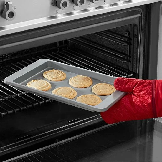 KitchenAid KE952OSNSA Nonstick Aluminized Steel 9" X 13" Baking Sheet 4 KitchenAid KE952OSNSA Nonstick Aluminized Steel 9" X 13" Baking Sheet - Image 2