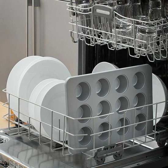 KitchenAid KE958OSNSA Nonstick Aluminized Steel 12-Cup Muffin Pan 5 KitchenAid KE958OSNSA Nonstick Aluminized Steel 12-Cup Muffin Pan - Image 3